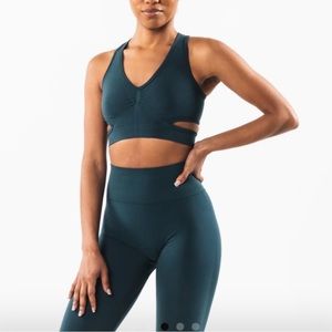 Alphalete Stratus Sports Bra